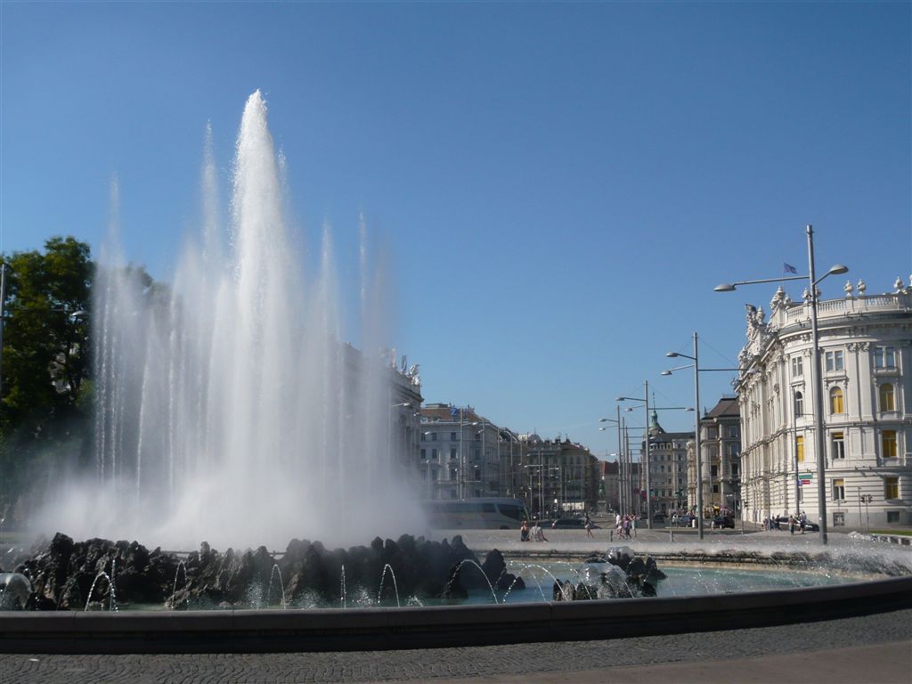 Imagini pentru hochstrahlbrunnen wien