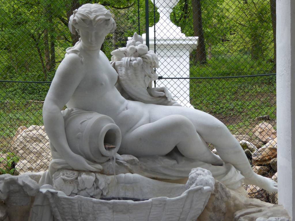 Imagini pentru schöne brunnen wien